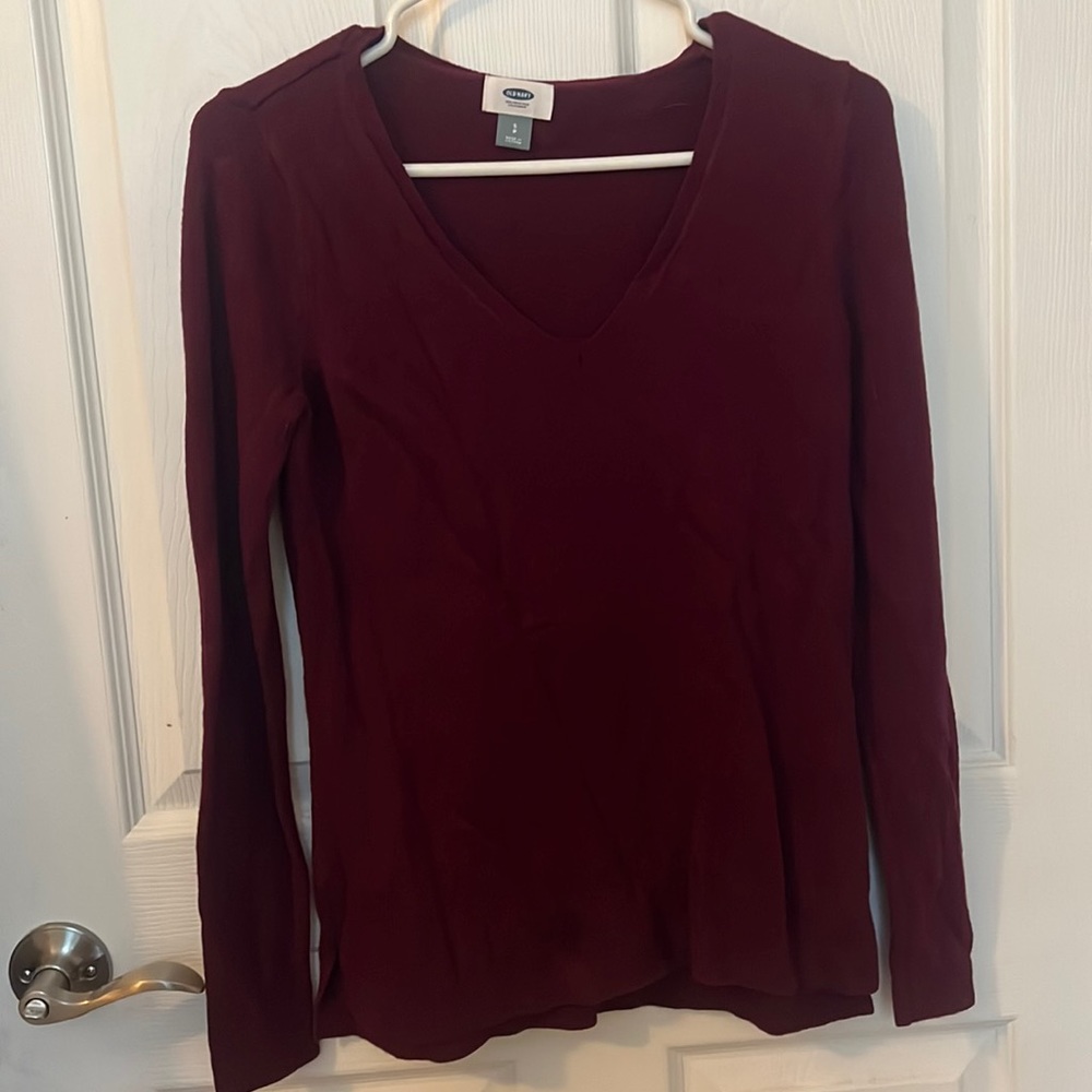 Lightweight maroon v-neck sweater